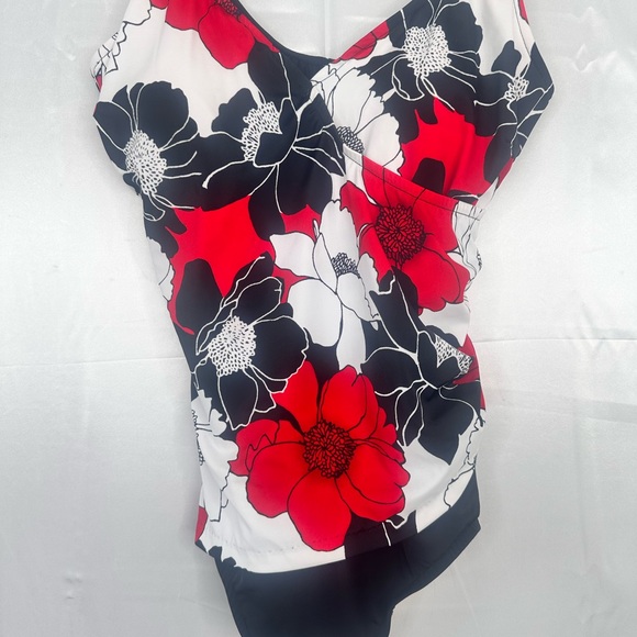 NWT Maxine Floral Print Women's Swimsuit - Red, Black, White Size 18W - Picture 3 of 11